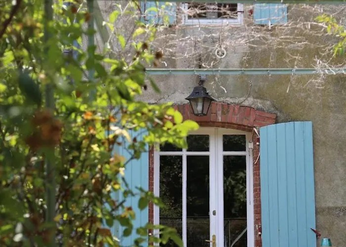 Manoir La Trivalle Bed & Breakfast *